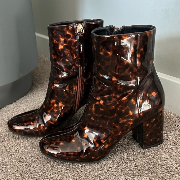 Lulu's Tortoise Shell Ankle Boots - Picture 5 of 9